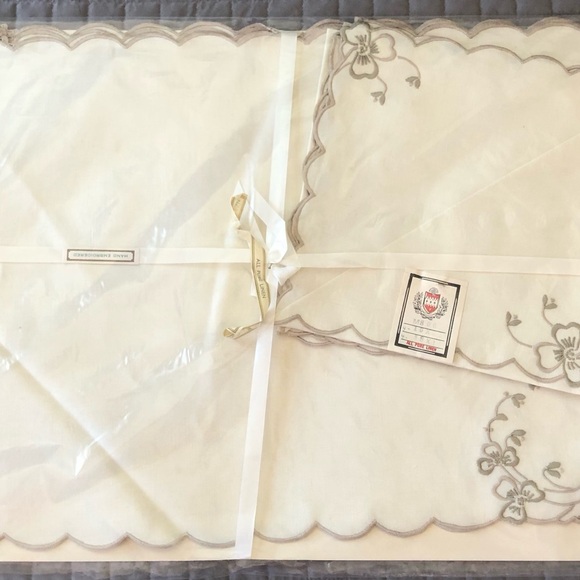 VINTAGE - NEW NEVER used GORGEOUS Hand Embroidered Pure Linen… - Picture 2 of 5
